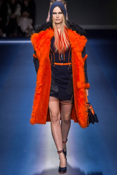 Look 12